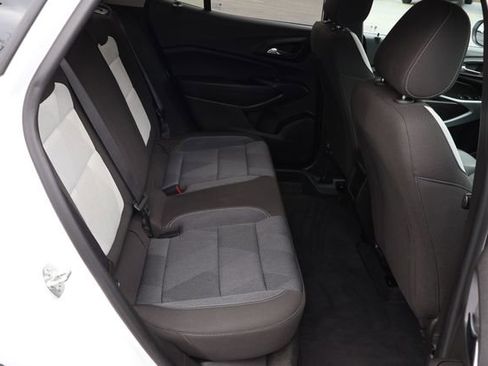 Used 2025 Chevrolet Trax LS w/ LS Convenience Package FWD image 23