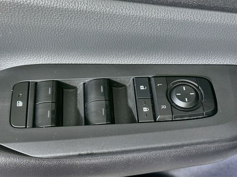 Used 2024 Toyota Prius LE FWD image 15
