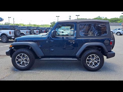 Used 2025 Jeep Wrangler Sport AWD/4WD image 2
