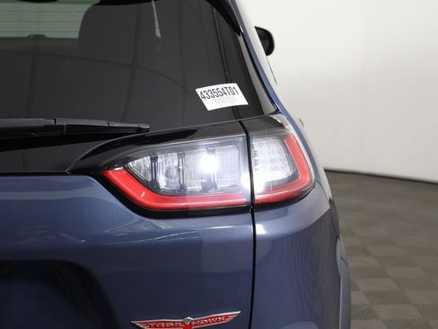 Used 2019 Jeep Cherokee Trailhawk w/ Cold Weather Group image 14