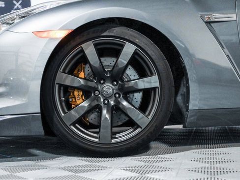 Used 2009 Nissan GT-R Premium image 11