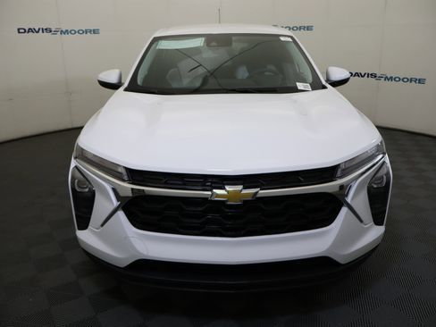 New 2026 Chevrolet Trax LS w/ LS Convenience Package FWD image 14