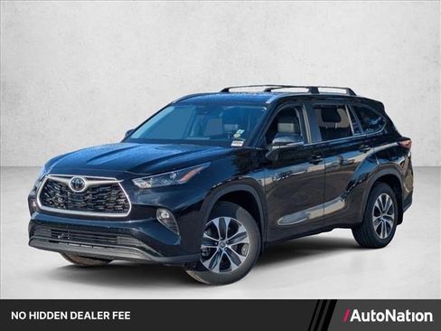 Used 2024 Toyota Highlander XLE AWD/4WD image 1