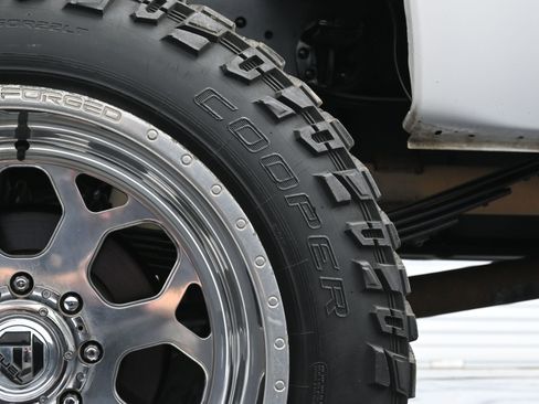 Used 2016 Ford F350 Platinum w/ FX4 Off-Road Package image 36