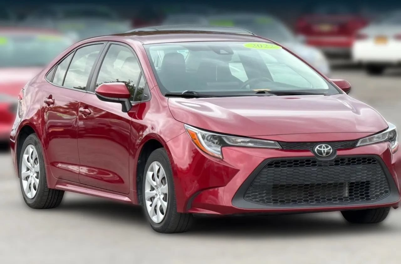 Used 2022 Toyota Corolla LE FWD image 1