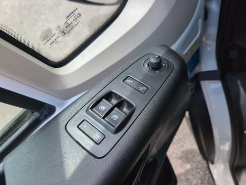 Used 2022 RAM ProMaster 2500 w/ Convenience Group FWD image 15