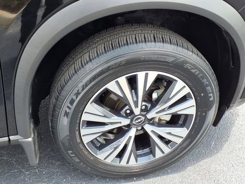 Used 2023 Nissan Rogue SV w/ SV Premium B Package FWD image 18
