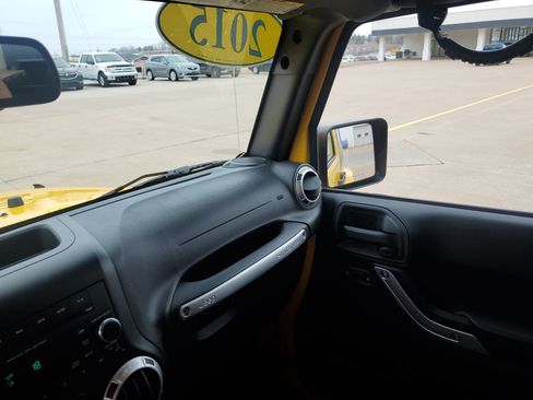 Used 2015 Jeep Wrangler Sahara image 11