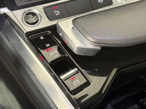 Used 2024 Audi Q8 e-tron Premium Plus AWD/4WD image 21