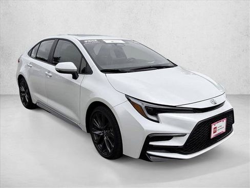 Certified 2025 Toyota Corolla SE FWD image 3
