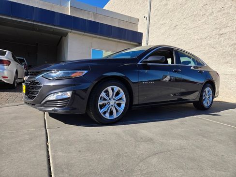 Used 2023 Chevrolet Malibu LT image 2