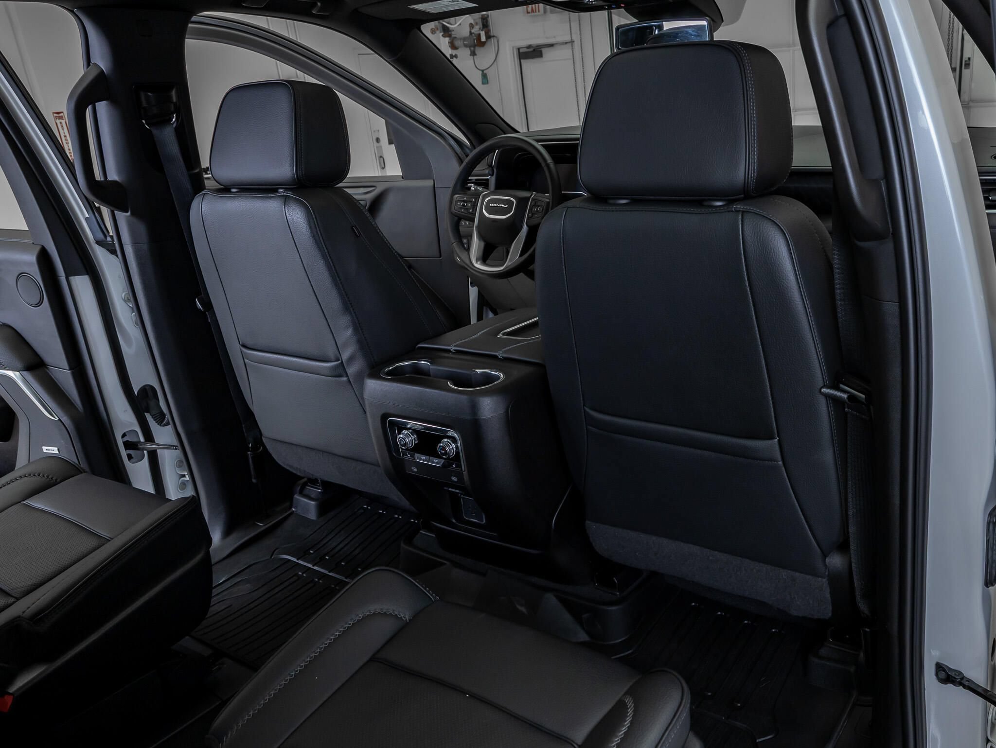 Used 2023 GMC Yukon Denali AWD/4WD image 31