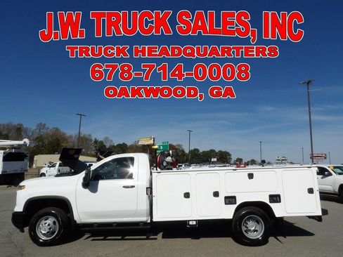 Used 2024 Chevrolet Silverado 3500 W/T image 2