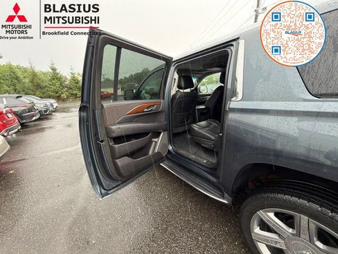 Used 2019 Cadillac Escalade ESV Luxury AWD/4WD image 39