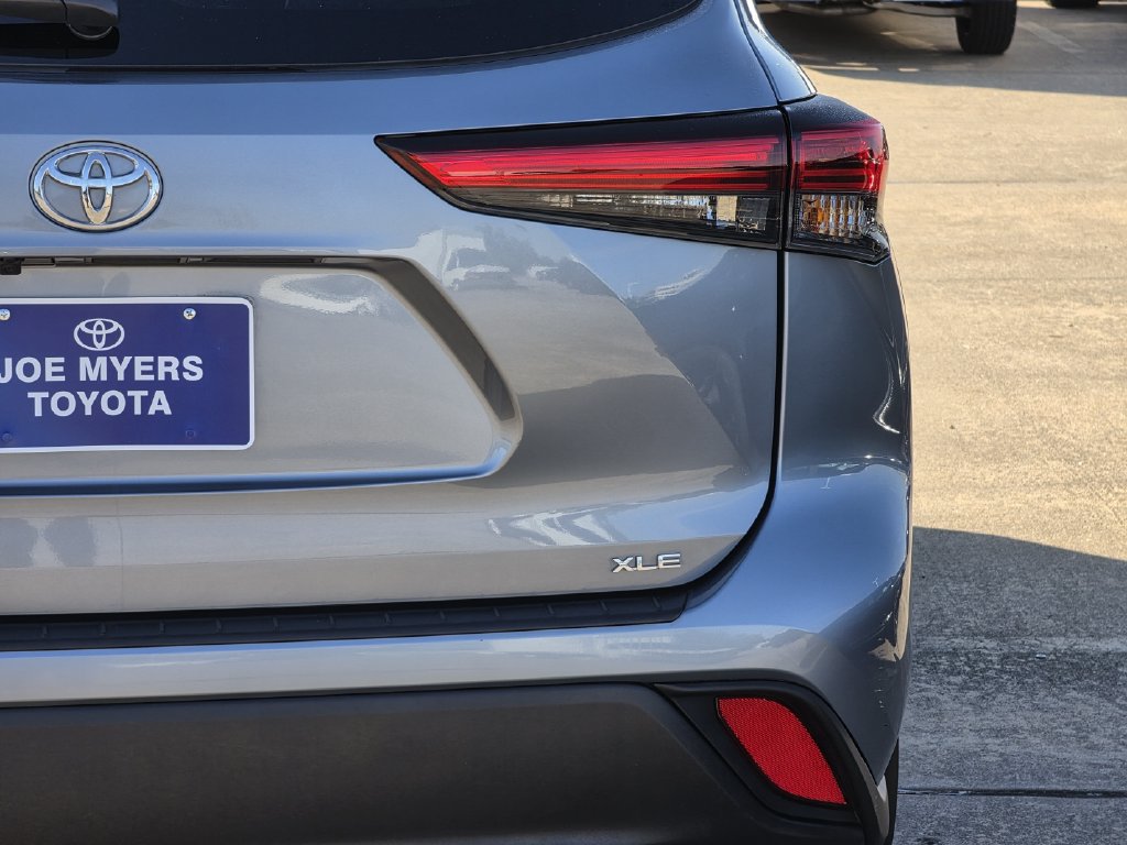Used 2023 Toyota Highlander XLE FWD image 9