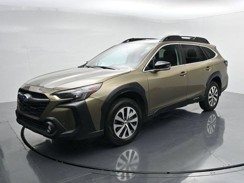 Used 2024 Subaru Outback Premium AWD/4WD image 4