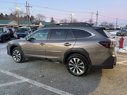 Used 2023 Subaru Outback Limited image 4