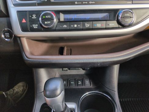 Used 2018 Toyota Highlander Limited image 18