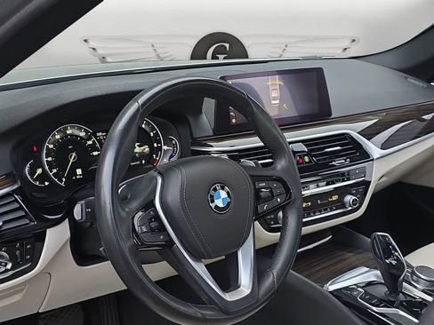 Used 2019 BMW 530i w/ Convenience Package RWD image 11