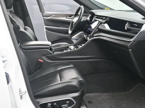 Used 2022 Jeep Grand Cherokee Overland w/ Adv Protech Group III image 11