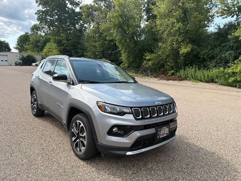 Used 2022 Jeep Compass Limited w/ Sun and Sound Group AWD/4WD image 11