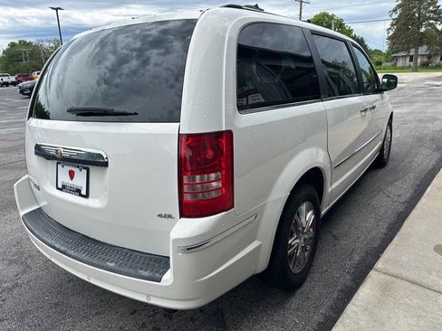 Used 2008 Chrysler Town & Country Limited w/ Entertainment Group #3 FWD image 5