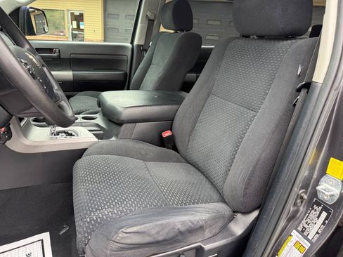Used 2011 Toyota Tundra 4x4 CrewMax w/ SR5 Pkg image 11