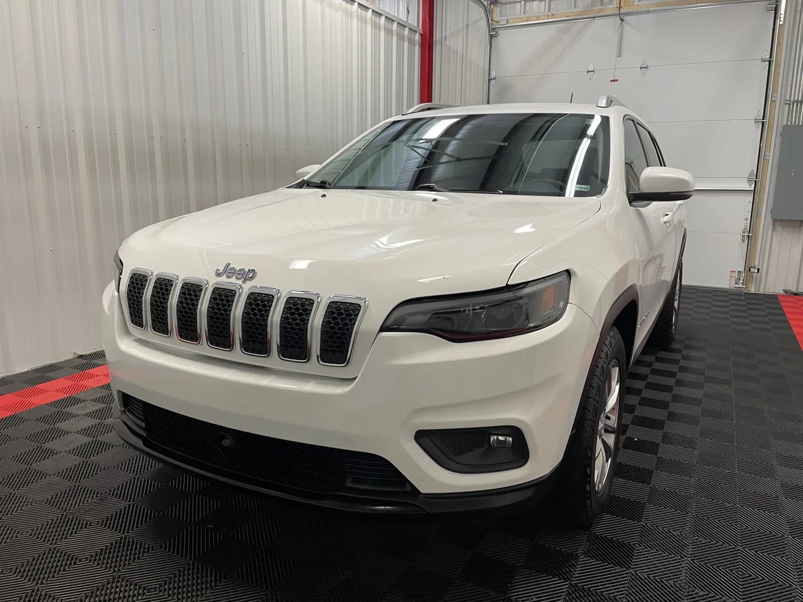Used 2021 Jeep Cherokee Latitude Plus AWD/4WD image 9