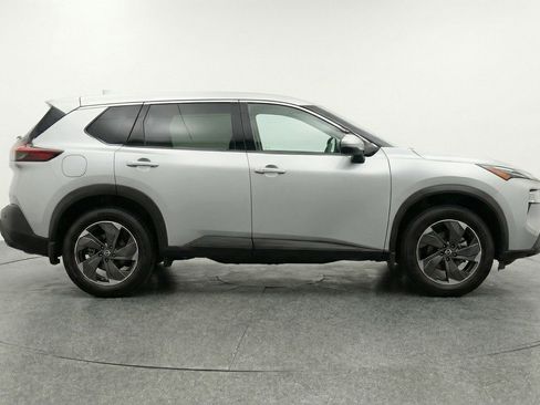 Used 2025 Nissan Rogue SV AWD/4WD image 11