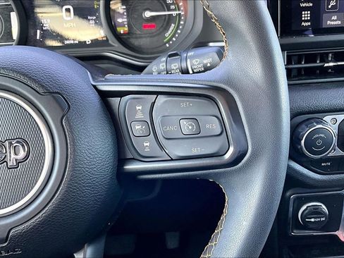 Used 2024 Jeep Wrangler Unlimited image 20