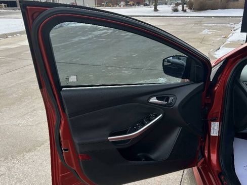 Used 2018 Ford Focus ST w/ Equipment Group 401A image 39