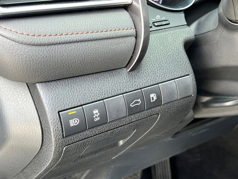 Used 2018 Toyota Camry XLE FWD image 31