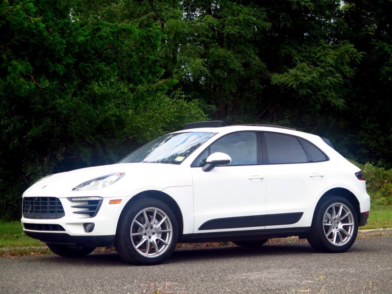 Used 2017 Porsche Macan S AWD/4WD image 1