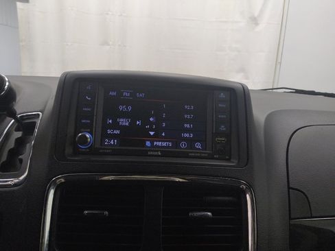 Used 2020 Dodge Grand Caravan SXT image 25