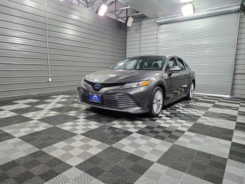Used 2019 Toyota Camry XLE image 42
