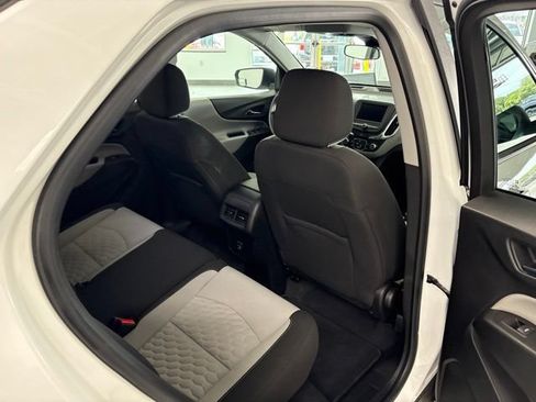 Used 2020 Chevrolet Equinox LS AWD/4WD image 24