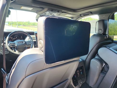 New 2025 GMC Yukon AT4 Ultimate w/ LPO, Floor Liner Package image 10