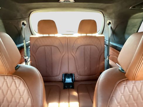 Used 2023 BMW X7 xDrive40i w/ Executive Package image 22