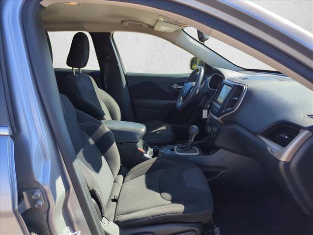 Used 2015 Jeep Cherokee Latitude FWD image 22