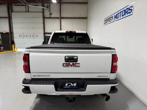 Used 2018 GMC Sierra 3500 Denali image 5
