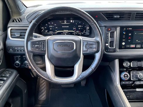 Used 2022 GMC Yukon XL Denali image 6