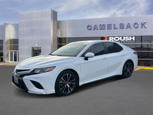 Used 2020 Toyota Camry SE image 11
