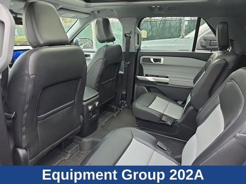 Used 2022 Ford Explorer XLT w/ Equipment Group 202A image 8