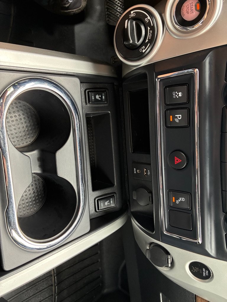 Used 2017 Nissan Titan SL AWD/4WD image 36