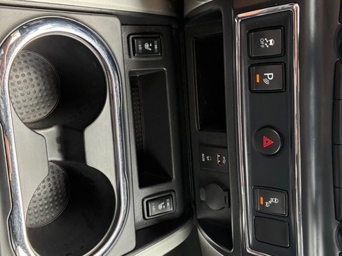 Used 2017 Nissan Titan SL AWD/4WD image 36