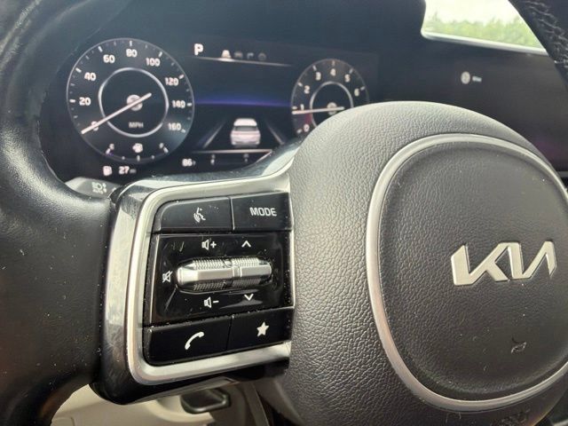 Used 2022 Kia Carnival SX Prestige FWD image 32