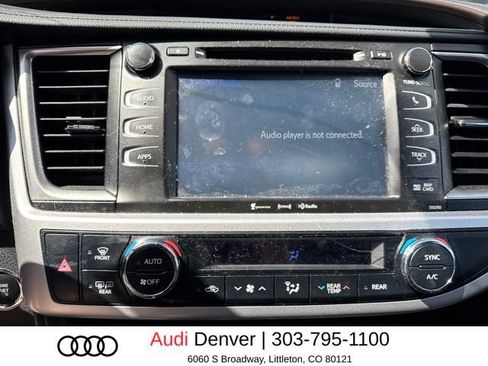 Used 2019 Toyota Highlander XLE AWD/4WD image 4