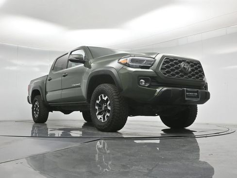 Used 2022 Toyota Tacoma TRD Off-Road w/ Technology Package RWD image 48