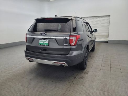 Used 2017 Ford Explorer XLT w/ Equipment Group 202A AWD/4WD image 7