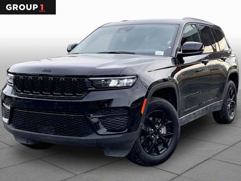 Used 2025 Jeep Grand Cherokee Altitude AWD/4WD image 1